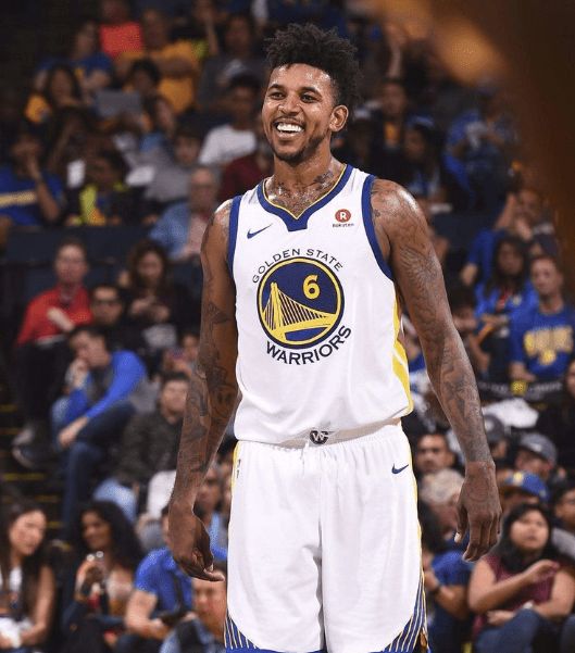 这位中后卫 这位中后卫