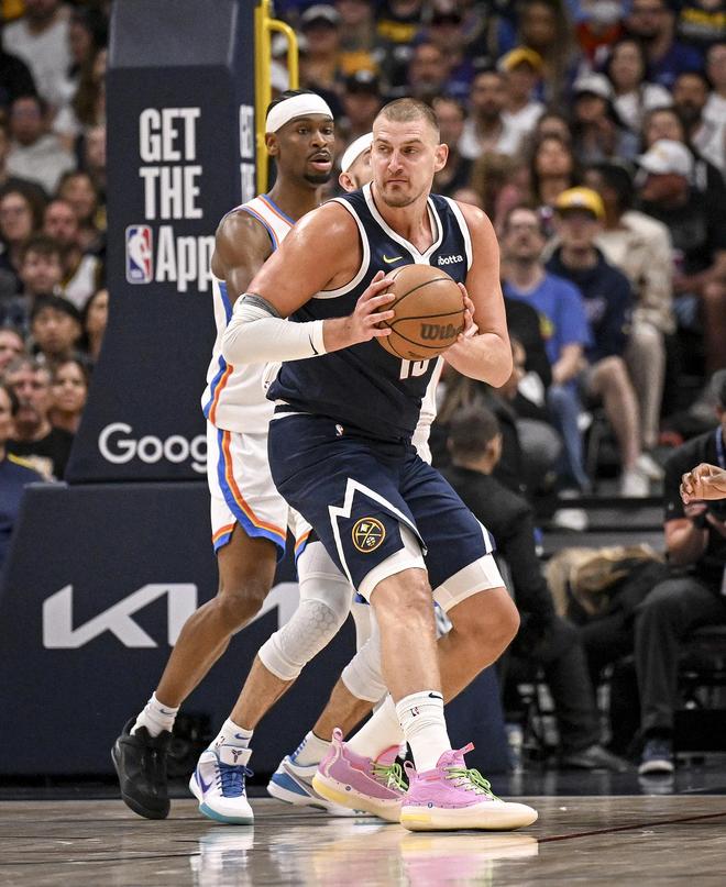 共同勾勒出 共同勾勒出